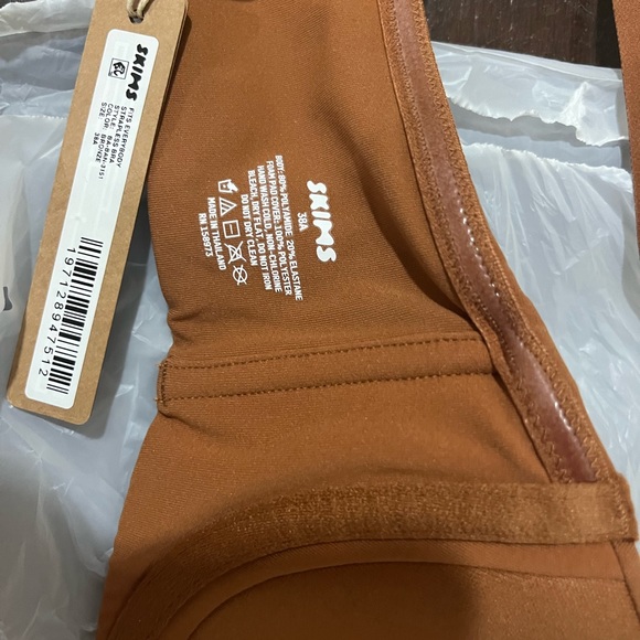 SKIMS fits everybody strapless bra 38A - Picture 5 of 7